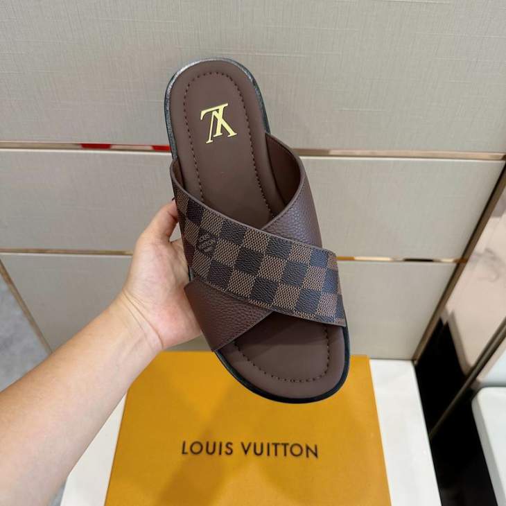 Picture of Louis Vuitton Slippers _SKULVsz38-45mnf01211439